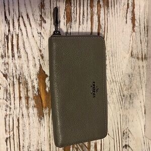 Coach Olive Leather Zip Wallet